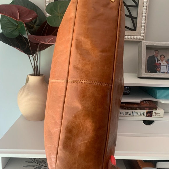 Tory Burch Large Preloved Shoulder Bag - Picture 4 of 13